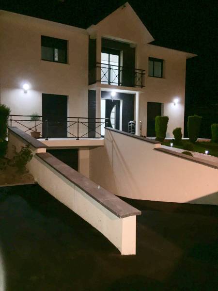 Pose d'un enduit projeté, Le Havre 76 EM Batiment